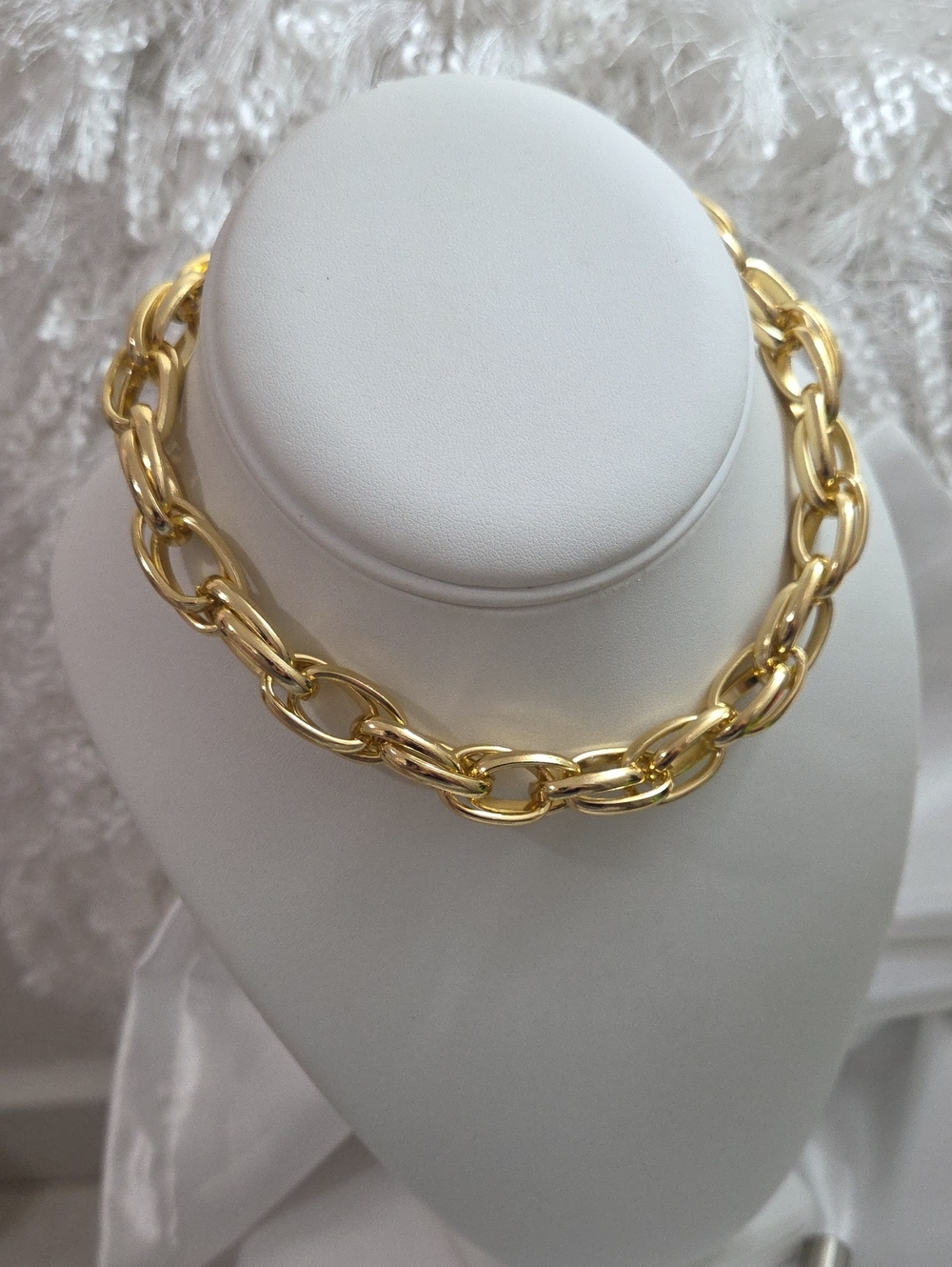 Gold Link Chain Necklace - Elegant Women’s Statement Jewelry